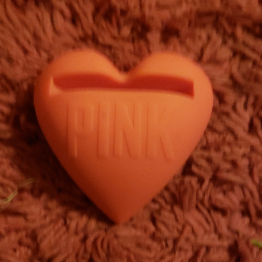 Vs pink heart speaker